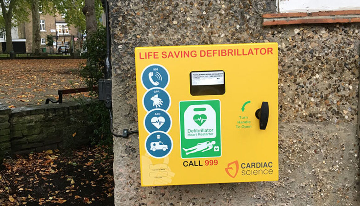Defibrillator in Pond Square for web